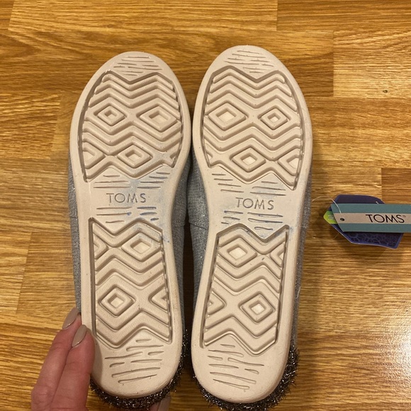 TOMS Penguin Print Slip on Faux Fur Lined Shoes - Picture 7 of 7